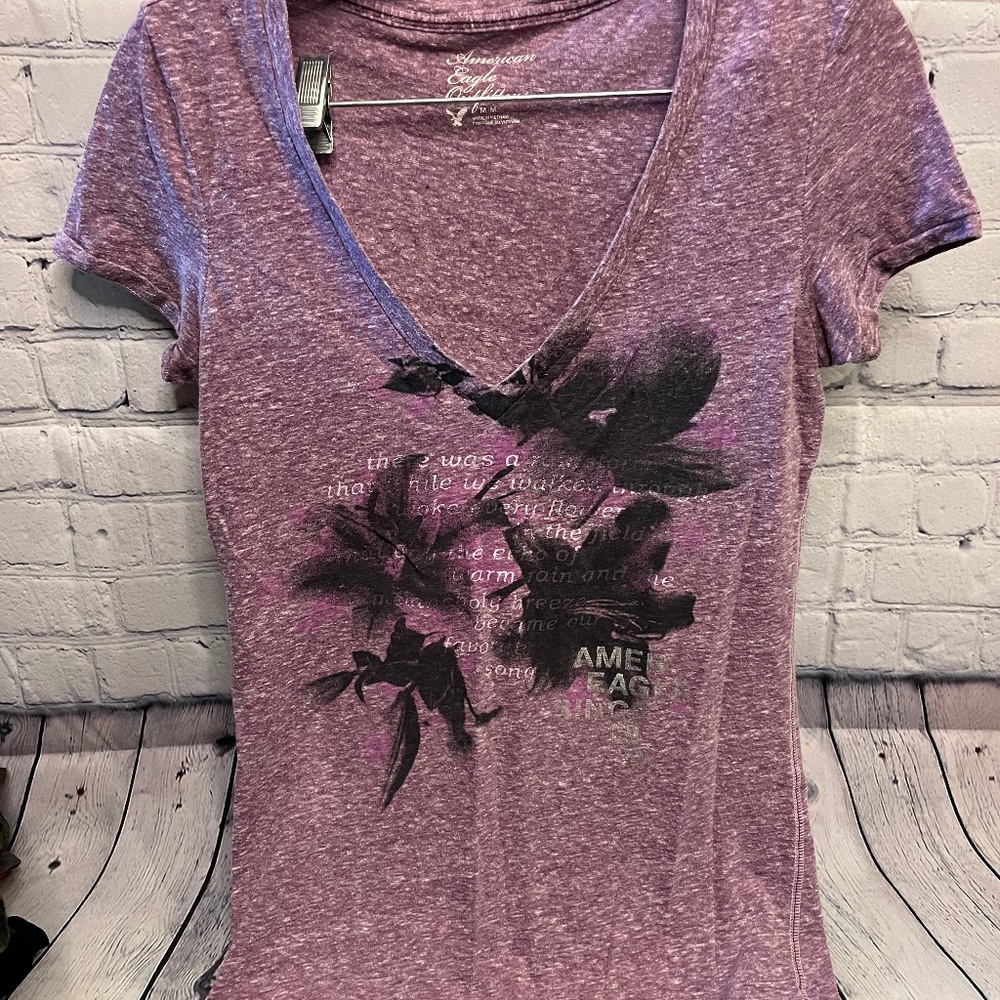 🌻American eagle t-shirt